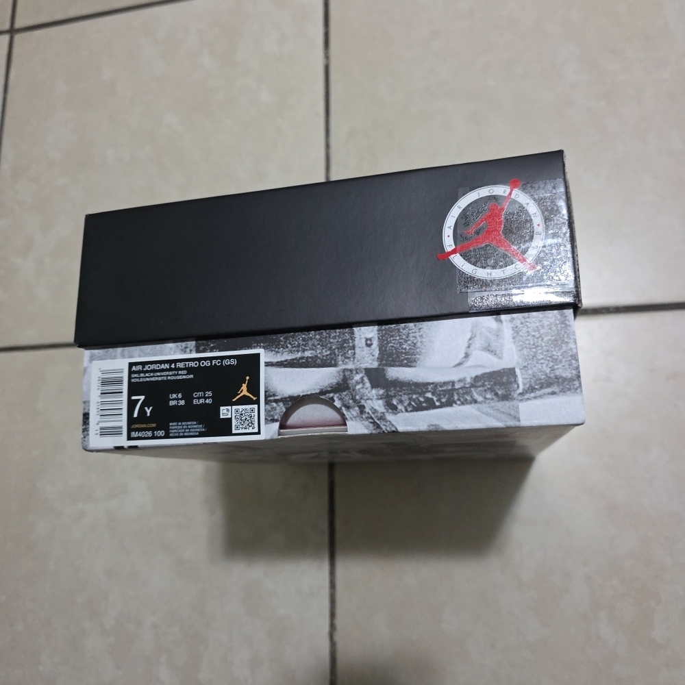 Empty Shoe Box - Picture 3 of 8